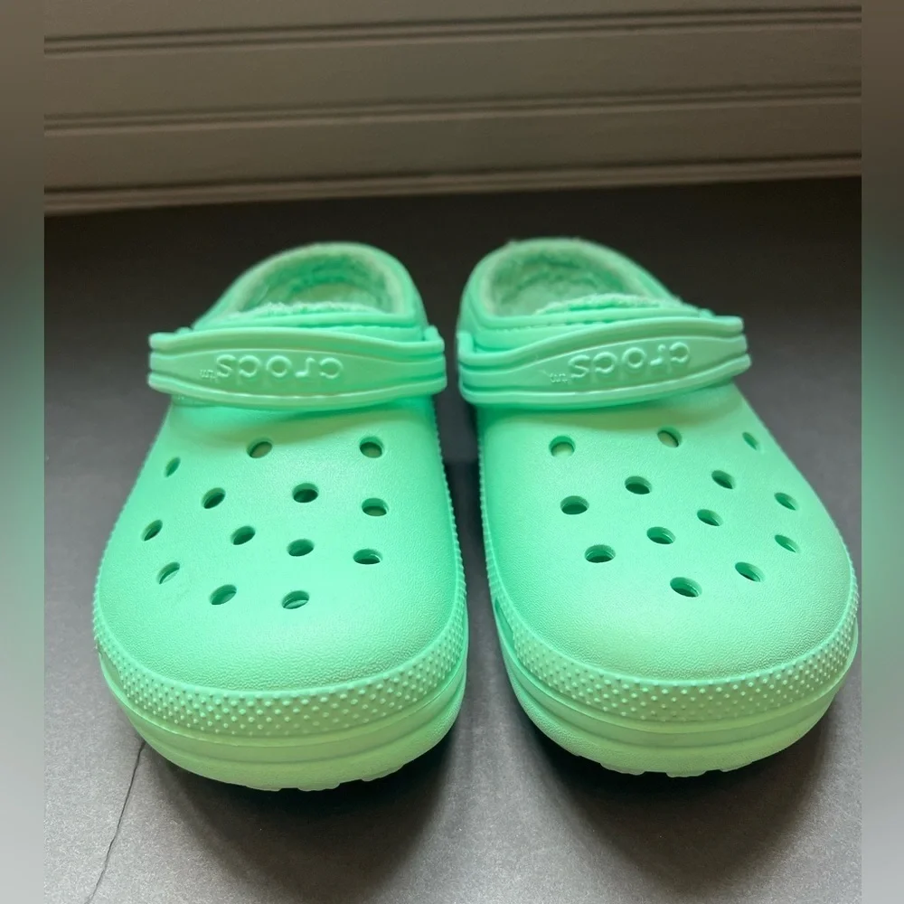 CROCS Green Slippers with Molded Design and Textured Footbed size J 4